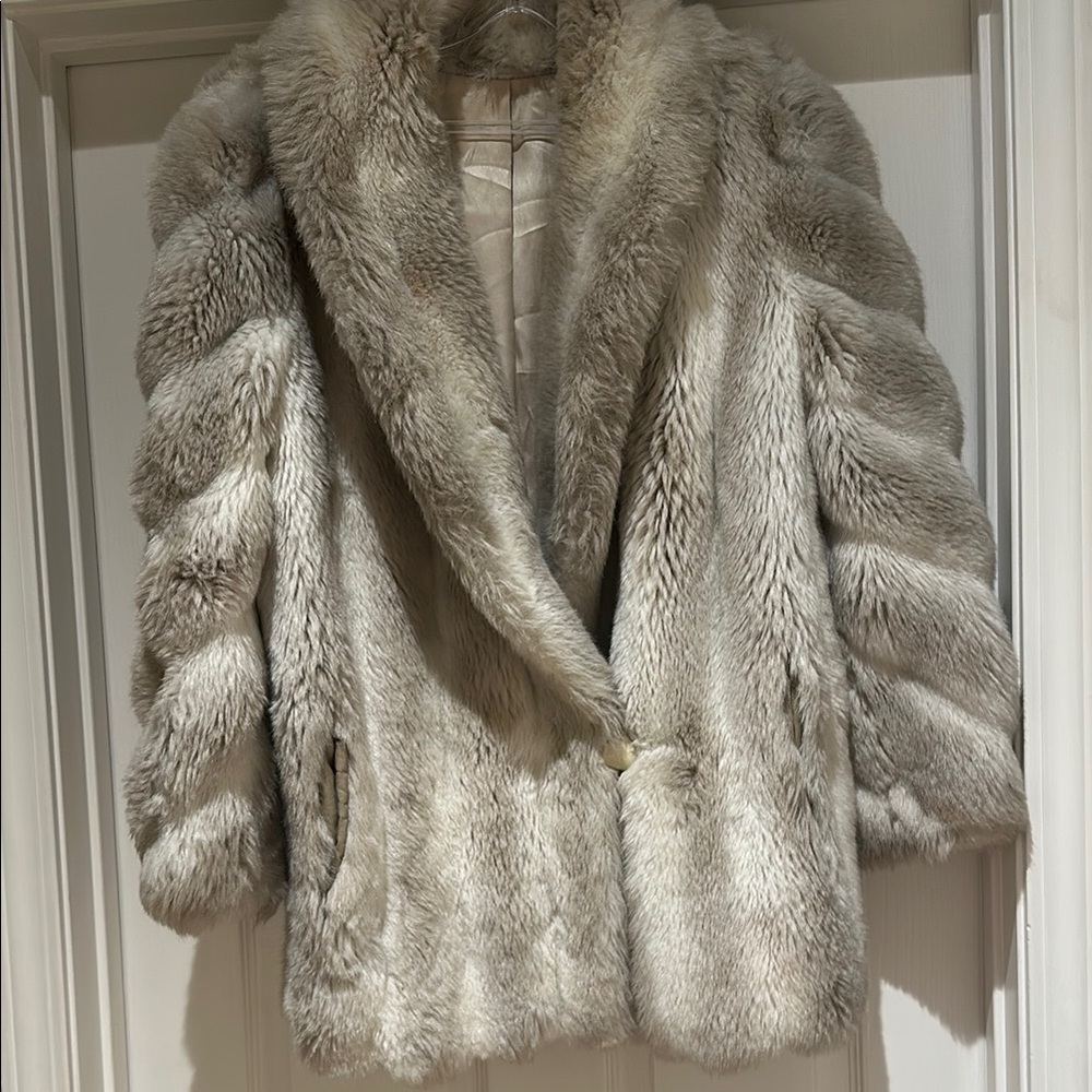 Vintage Elegant Women's faux Fur Coat L/XL (approx 22 p2p)